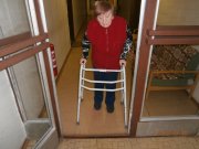 <p><strong>Autor</strong>: "Fénix" Zariadenie sociálnych služieb Levice<strong> </strong></p>
<p><strong>Popis:</strong> Pani Marta musí vzhľadom na svoj nepriaznivý zdravotný stav denne pri chôdzi používať chodítko. Dôsledkom toho sa denne stretáva s rôznymi bariérami, ktoré zdraví ľudia častokrát ani nepostrehnú.</p>