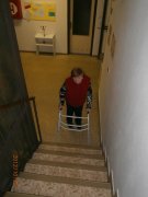 <p><strong>Autor</strong>: "Fénix" Zariadenie sociálnych služieb Levice<strong> </strong></p>
<p><strong>Popis:</strong> Názorná ukážka toho, čo znamená prejsť po schodoch pre zdravého človeka a čo pre chorého...</p>